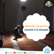 Attendre la prière suivante à la mosquée